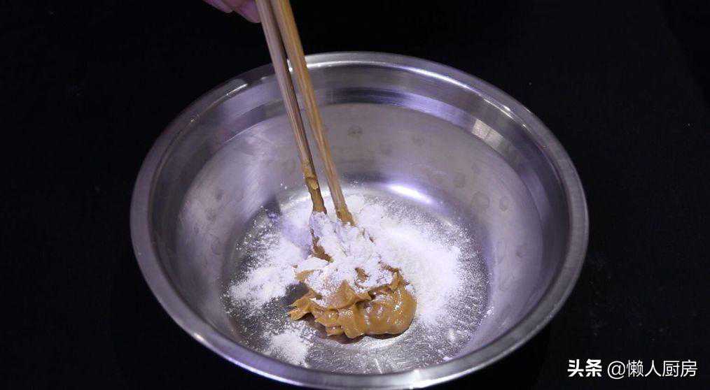 花生酱不只是调味品，用它和面粉做的花生酥，一口一个吃着太香了