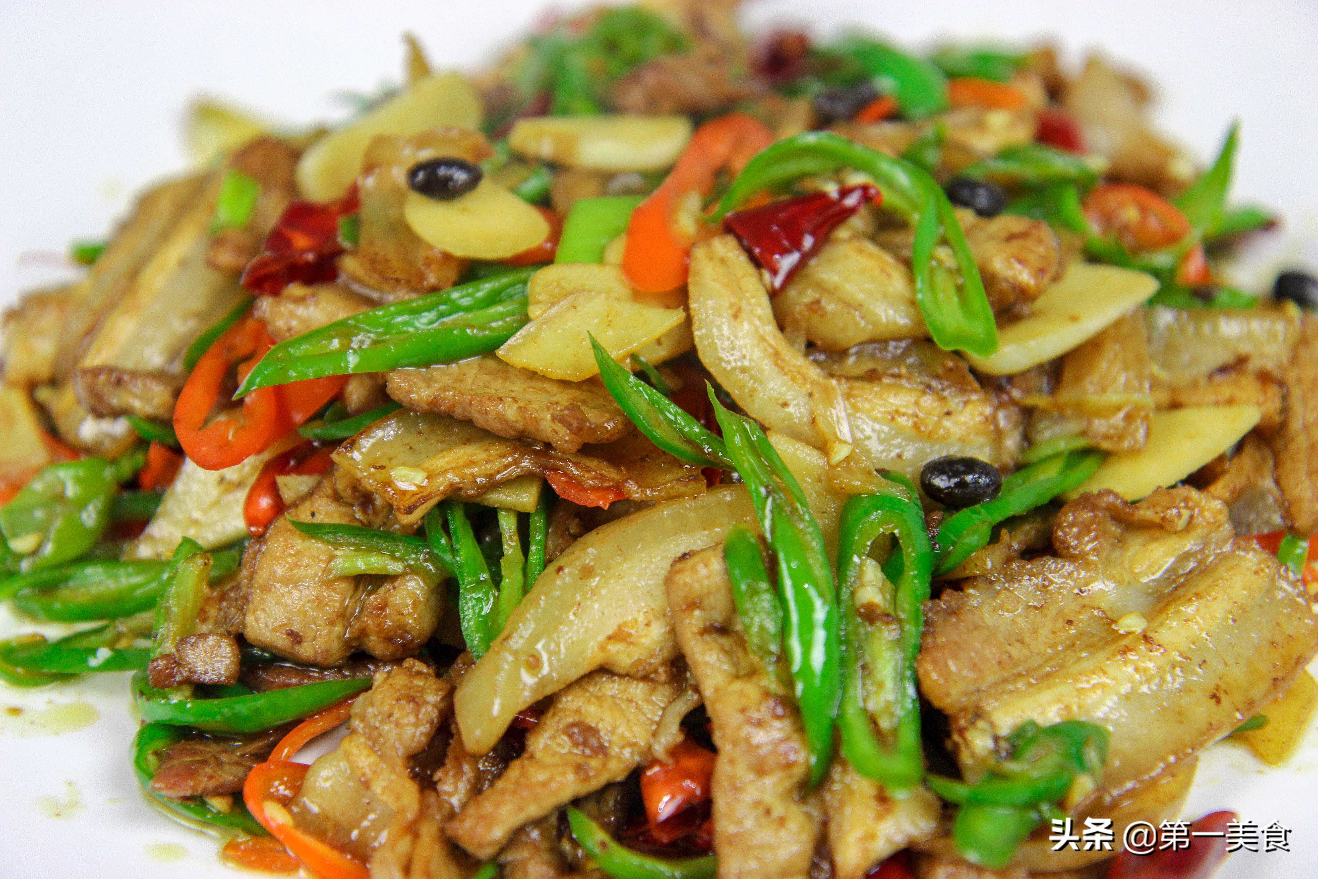 厨师长分享家常小炒肉做法，用材用料很地道，饭店不舍得这样炒