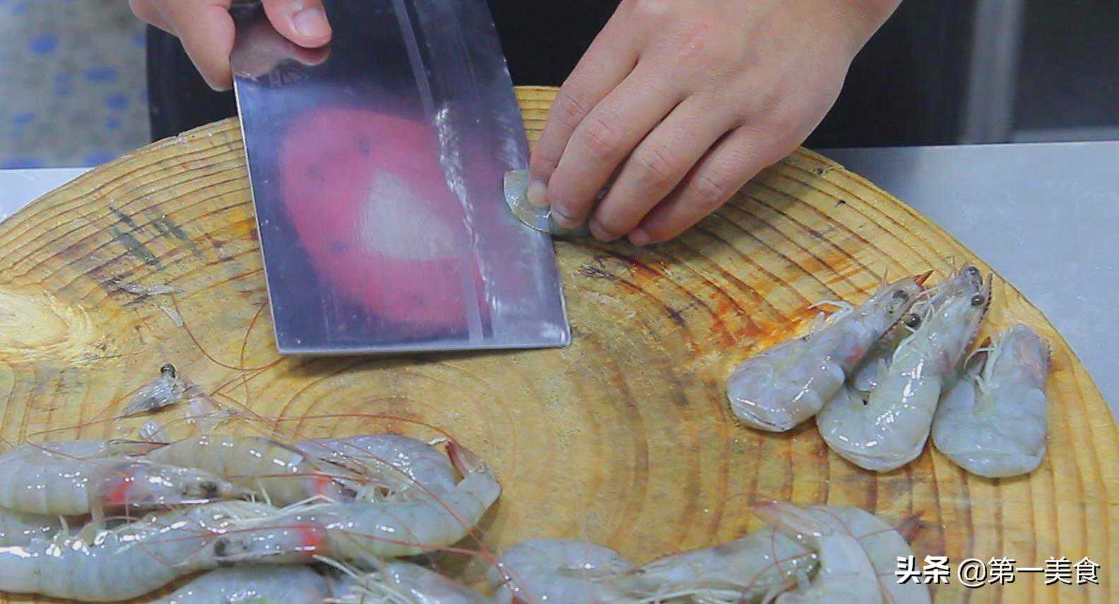 厨师长分享“椒盐基围虾”的做法，虾肉鲜嫩，喜欢吃虾的要收藏了