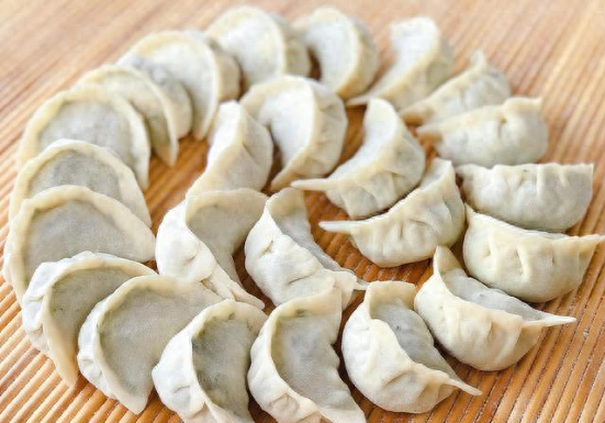 秋天遇到八爪鱼不要错过，用来包饺子真鲜，不懂吃可惜了