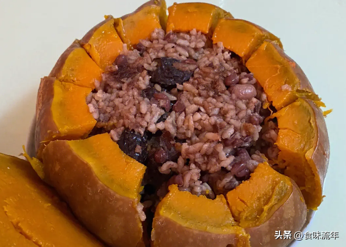 “袅袅处暑秋风起，多吃粗粮健脾胃”，南瓜八宝饭，甜糯又滋补