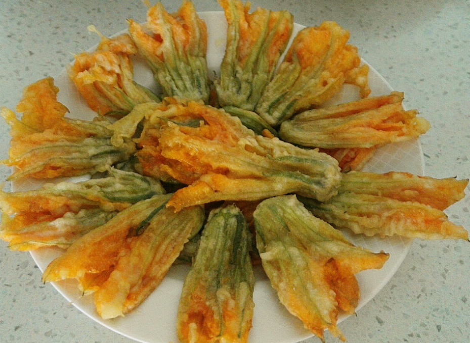 南瓜花应该怎么吃？饭店大厨告诉你该怎么吃，很多人都还不知道！