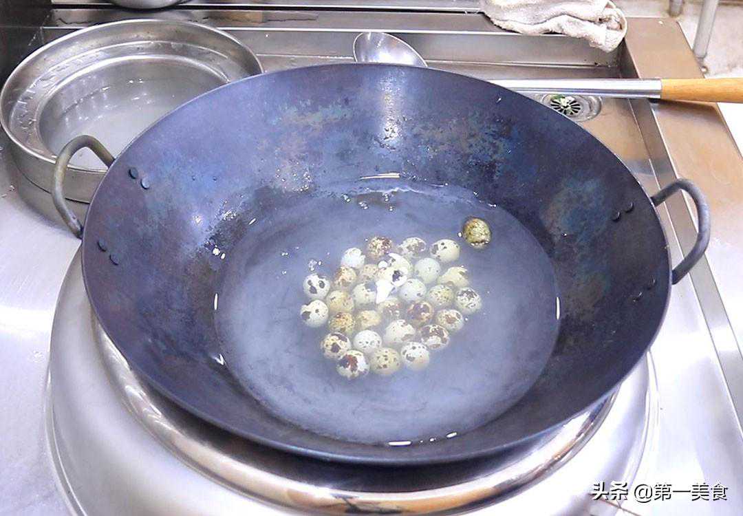 鹌鹑蛋的最佳吃法，全部不放一滴水，香辣过瘾，表皮焦酥味道美