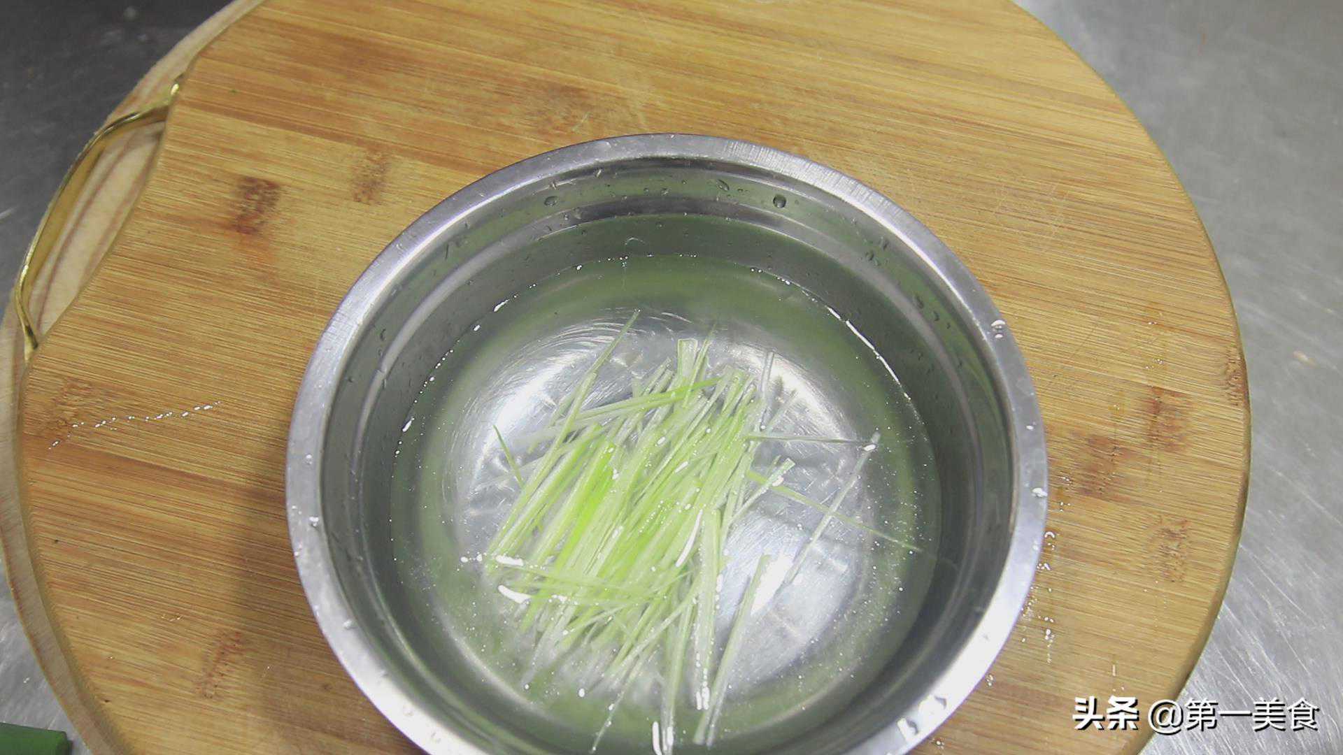 油焖大虾家常美味做法，色泽金黄，营养美味又补钙，看一遍就会做