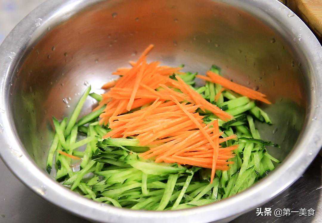黄瓜拌木耳要不要先浸泡，厨师长教你正确做法，酸辣爽口又入味