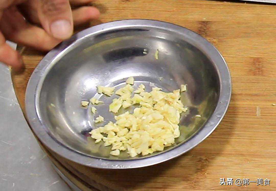 凉拌莴笋丝清脆有妙招，学会这两个小窍门，口感清脆，营养又开胃