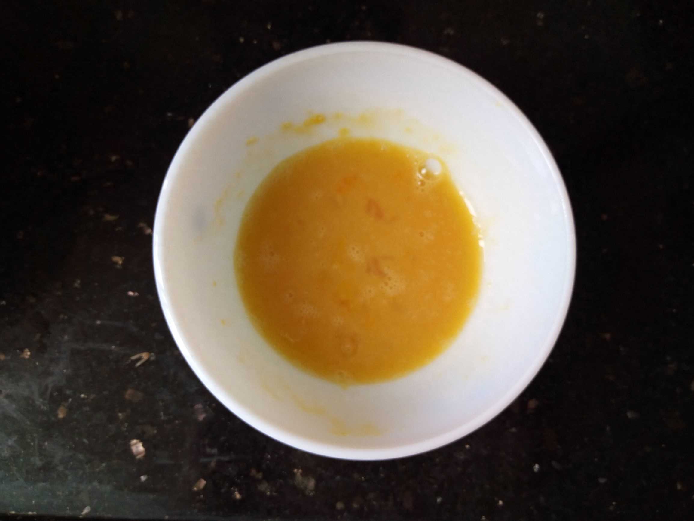 米饭加鸡蛋，不要做蛋炒饭了，做个煎饼吧！简单，2步就上桌