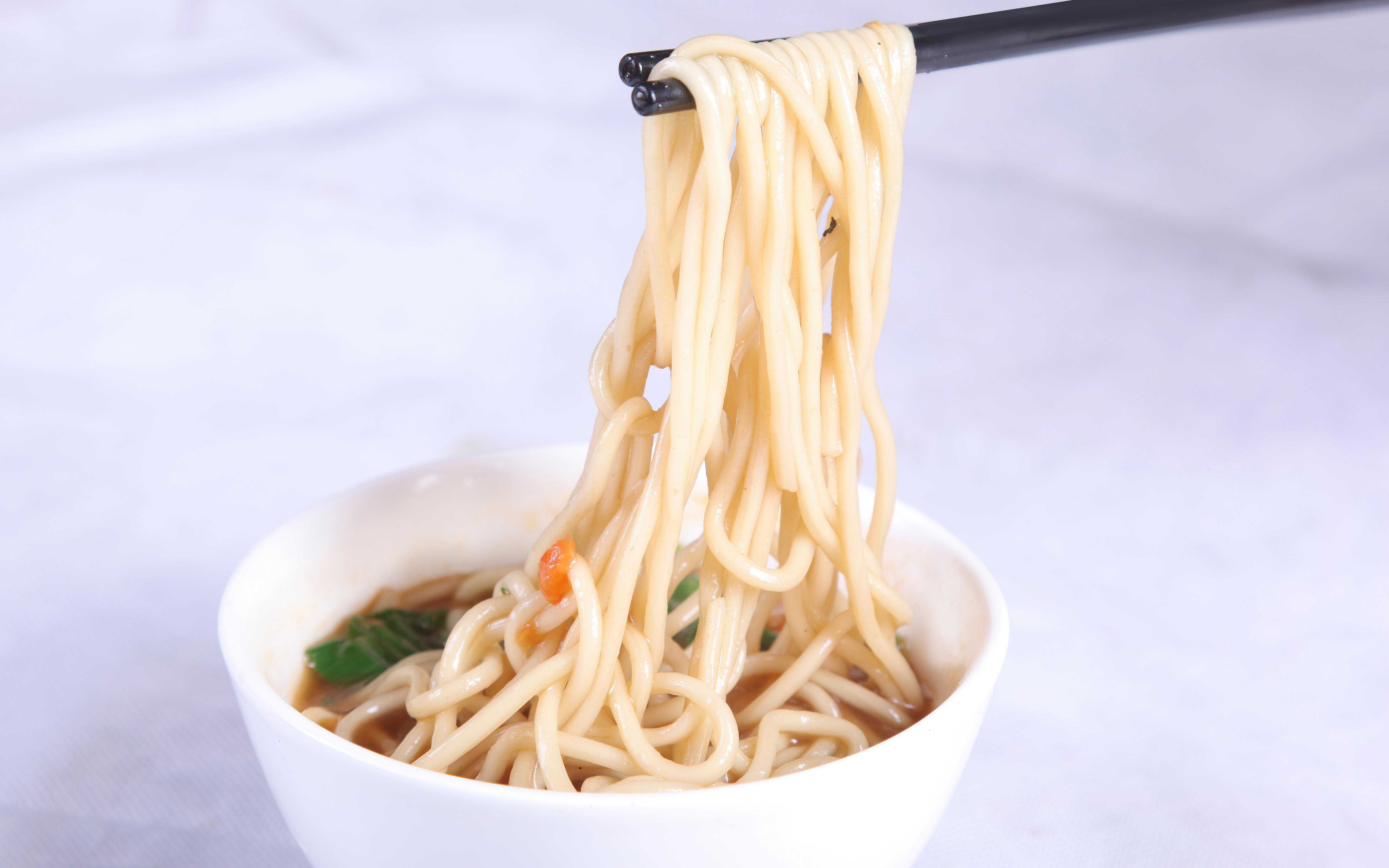 周末美食DIY丨天气转凉，轮到热气腾腾的炝锅面出场啦
