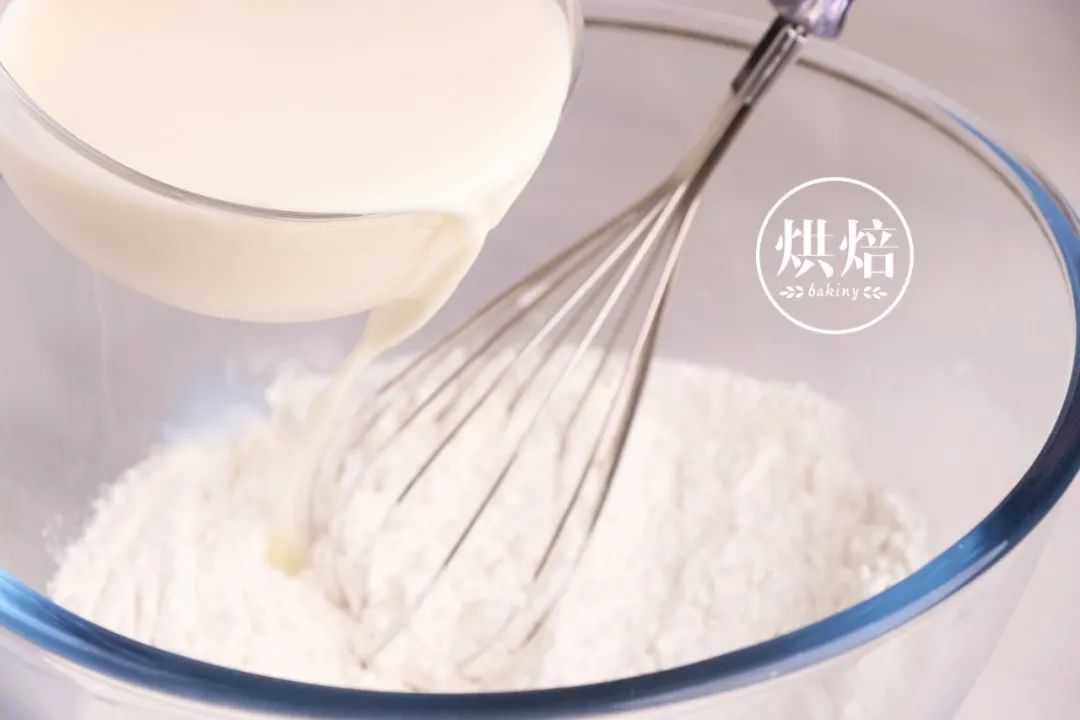 不蒸不烤 糯米糊一煎一包 三分钟一块 撒黄豆粉 香糯绵软 巨好吃
