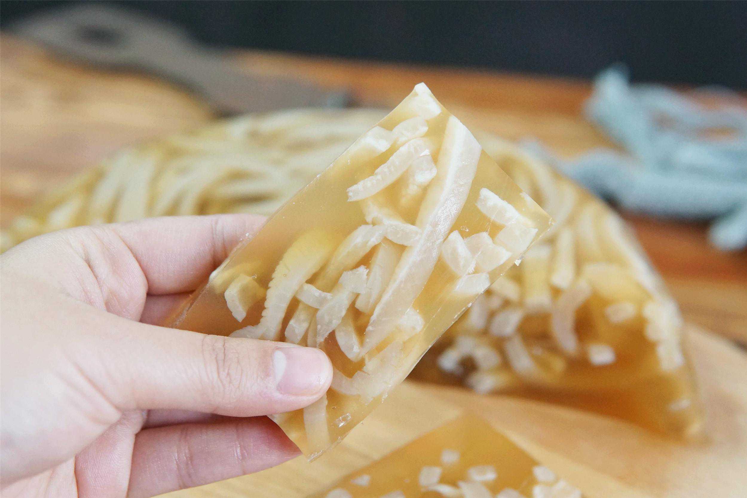 过年做皮冻，牢记“2不用”，皮冻筋道弹牙紧实，好吃没异味