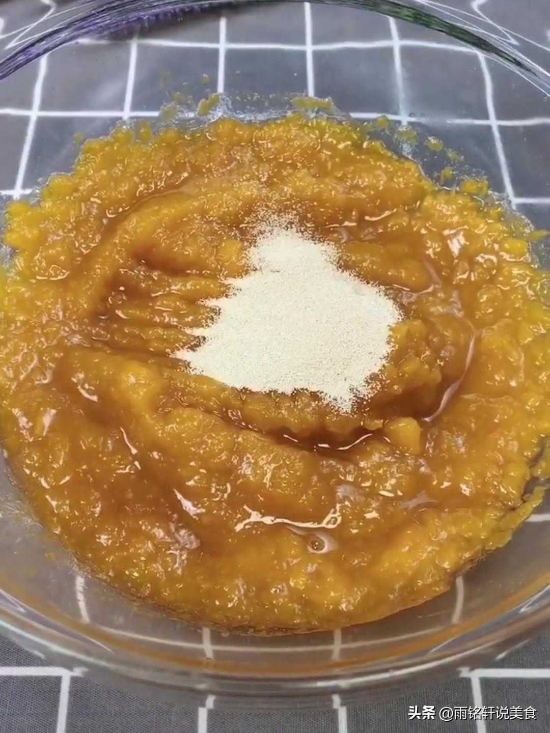 南瓜别煮着吃了，教你南瓜小饼做法，蓬松暄软，学会做给孩子吃吧