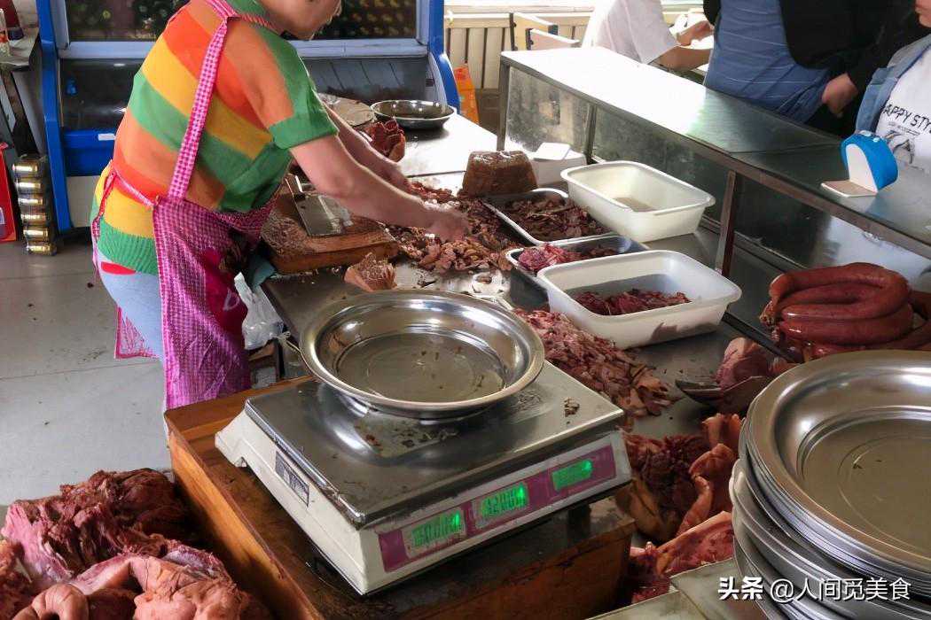 河北农村的30年老店，烧饼夹肉堪称一绝，5元就能大口吃肉，过瘾