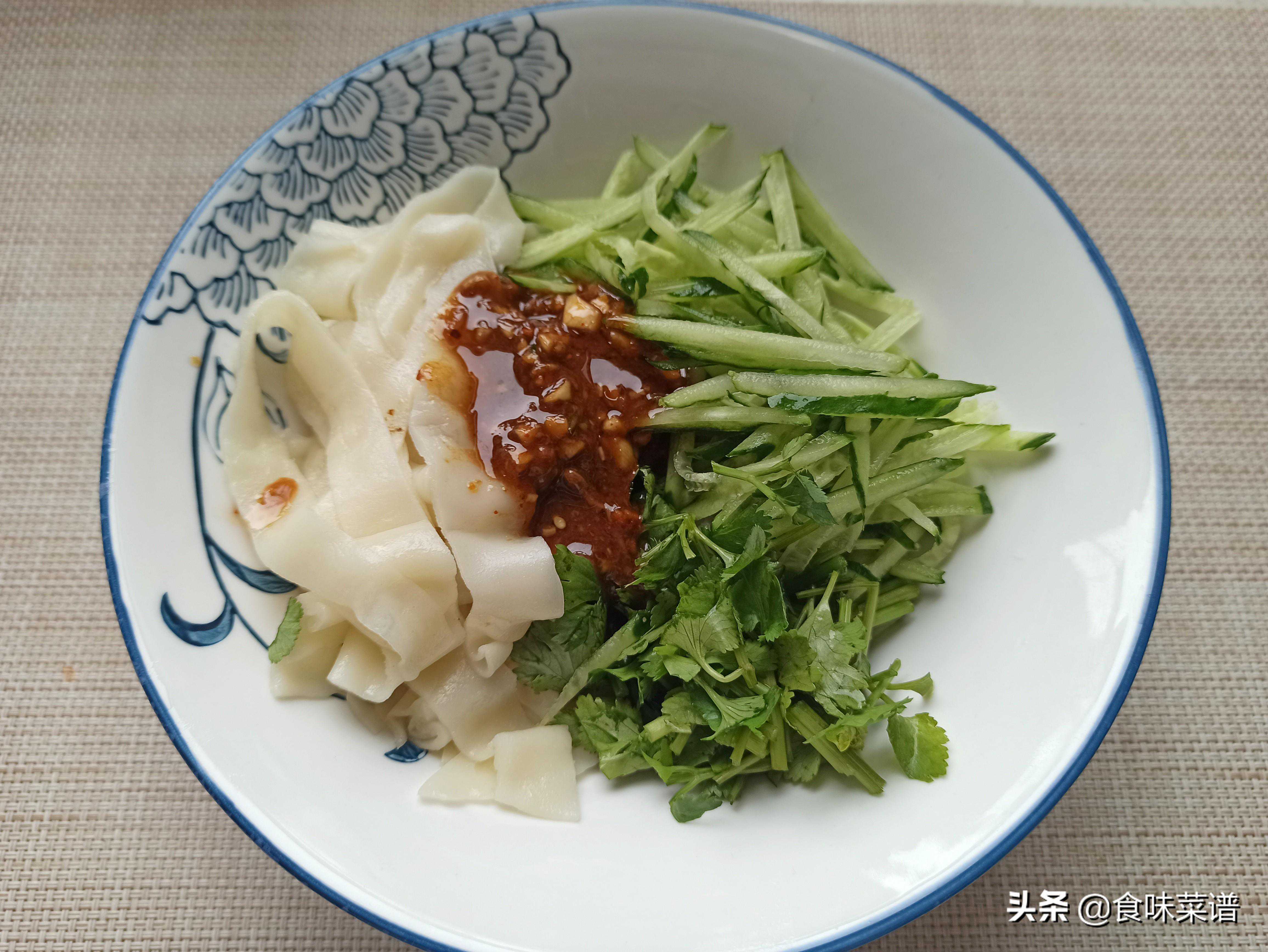 在家自制凉皮，牢记顺序和配方，爽滑筋道，不用洗面，做法零失败