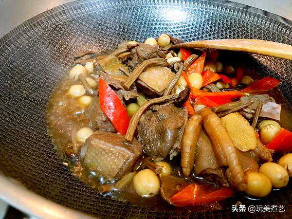丰美绝代土鸭加了这两配料，其香冲过“有情一瞬间”