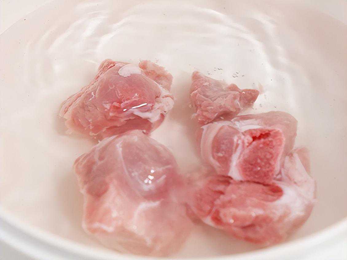 丝瓜排骨汤 | 几步就能做出滋味鲜美的时令汤！
